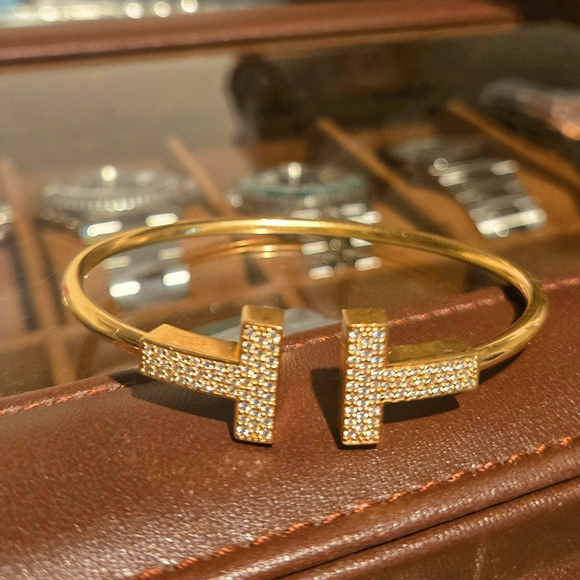 Tiffany TWide Diamond Wire Braceletin Yellow Gold - Picture 4 of 7